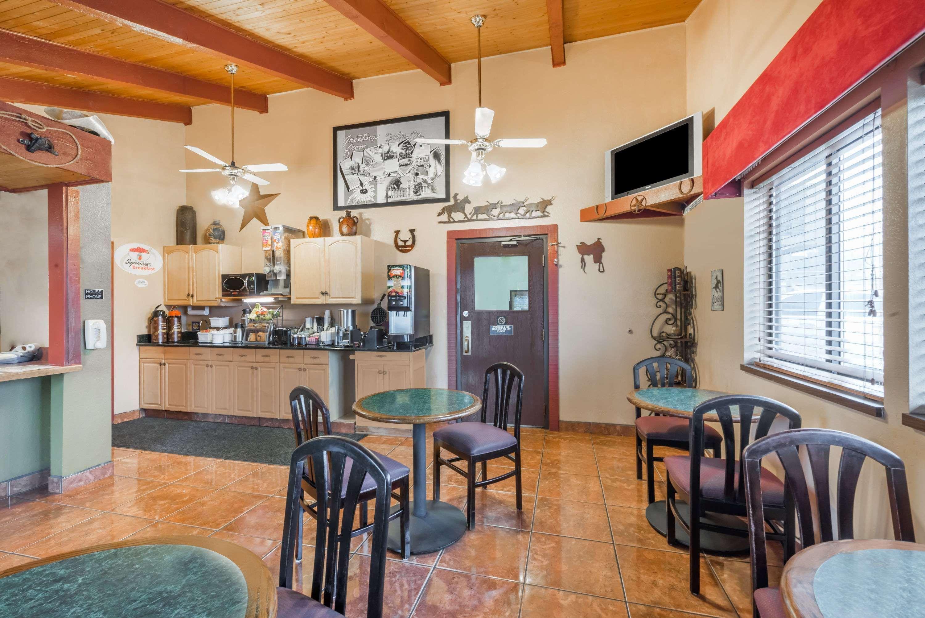 Super 8 By Wyndham Dodge City Ngoại thất bức ảnh