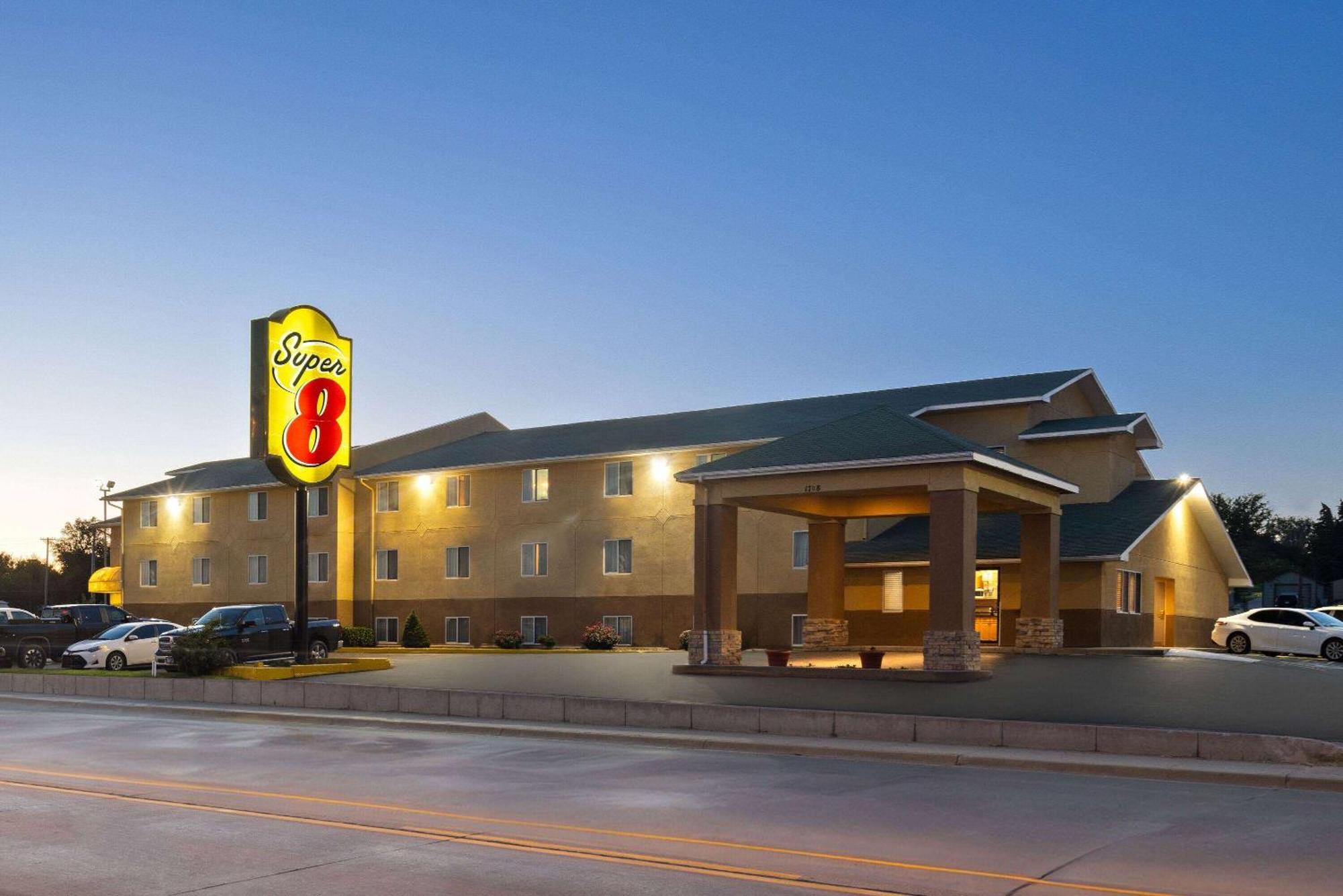 Super 8 By Wyndham Dodge City Ngoại thất bức ảnh